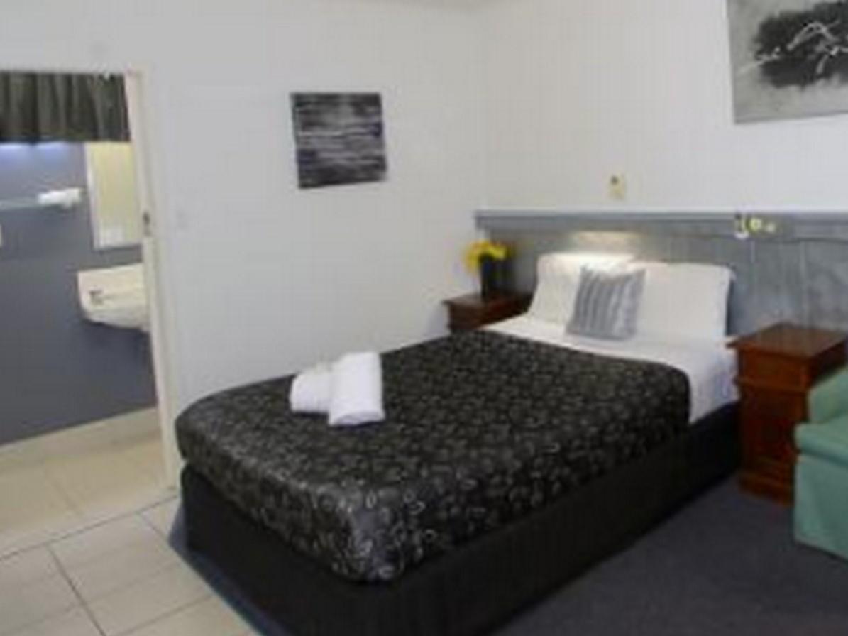 בונדברג Charm City Motel מראה חיצוני תמונה