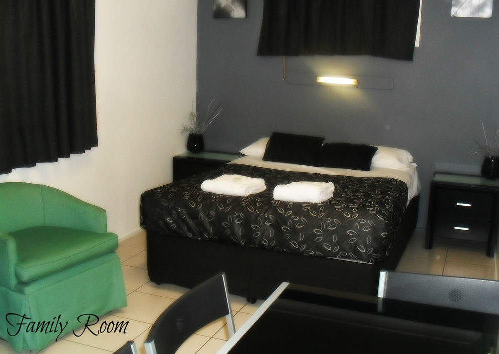 בונדברג Charm City Motel מראה חיצוני תמונה
