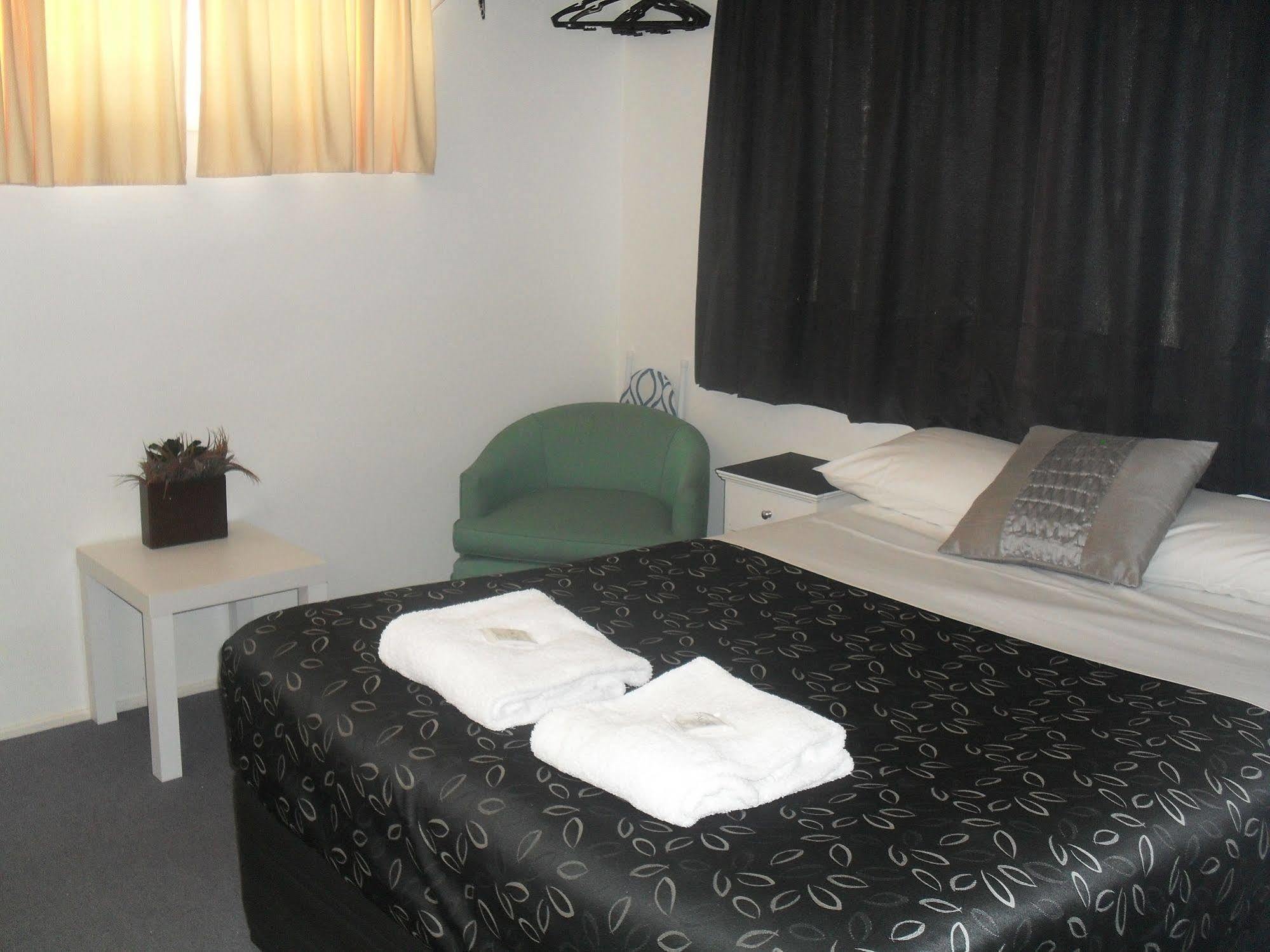 בונדברג Charm City Motel מראה חיצוני תמונה
